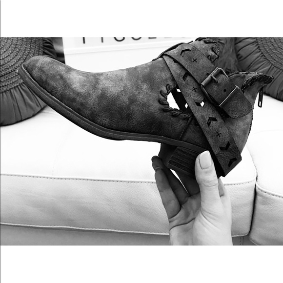Black Brisbane Cut Out Festival Boho Ankle Bootie - Picture 2 of 5